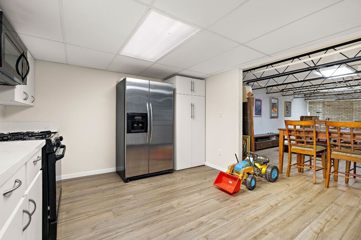 Dining room, Interior, Kitchen, Stainless Steel Appliances, Wood Texture Flooring