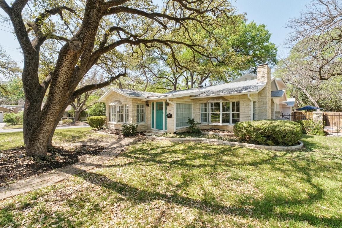 Backyard, Exterior, Facade, Ranch