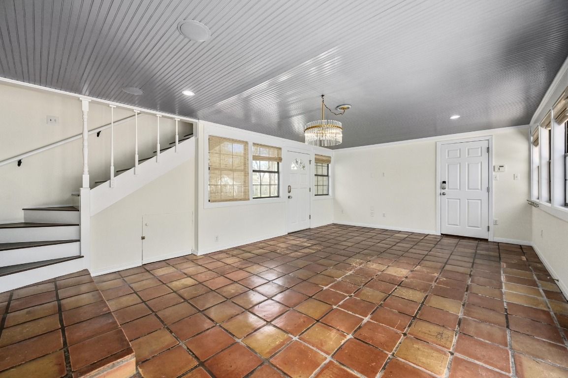 Chandelier, Empty room, Interior, Recessed Lighting