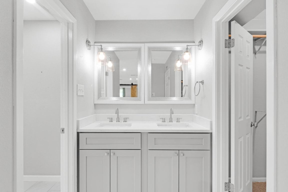Bathroom, Dual Sink Vanities, Interior