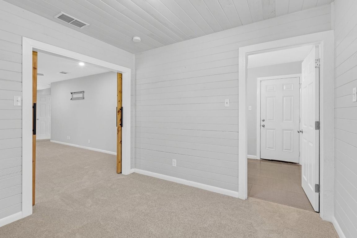 Empty room, Interior, Recessed Lighting