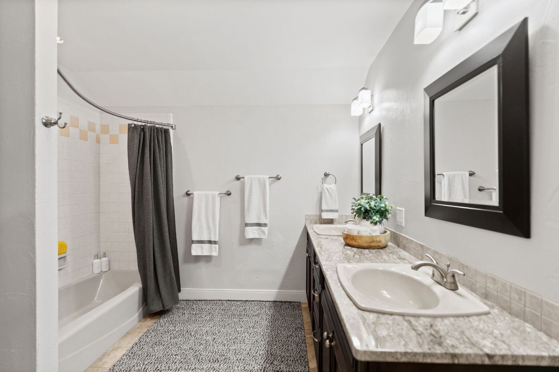 Bathroom, Dual Sink Vanities, Interior
