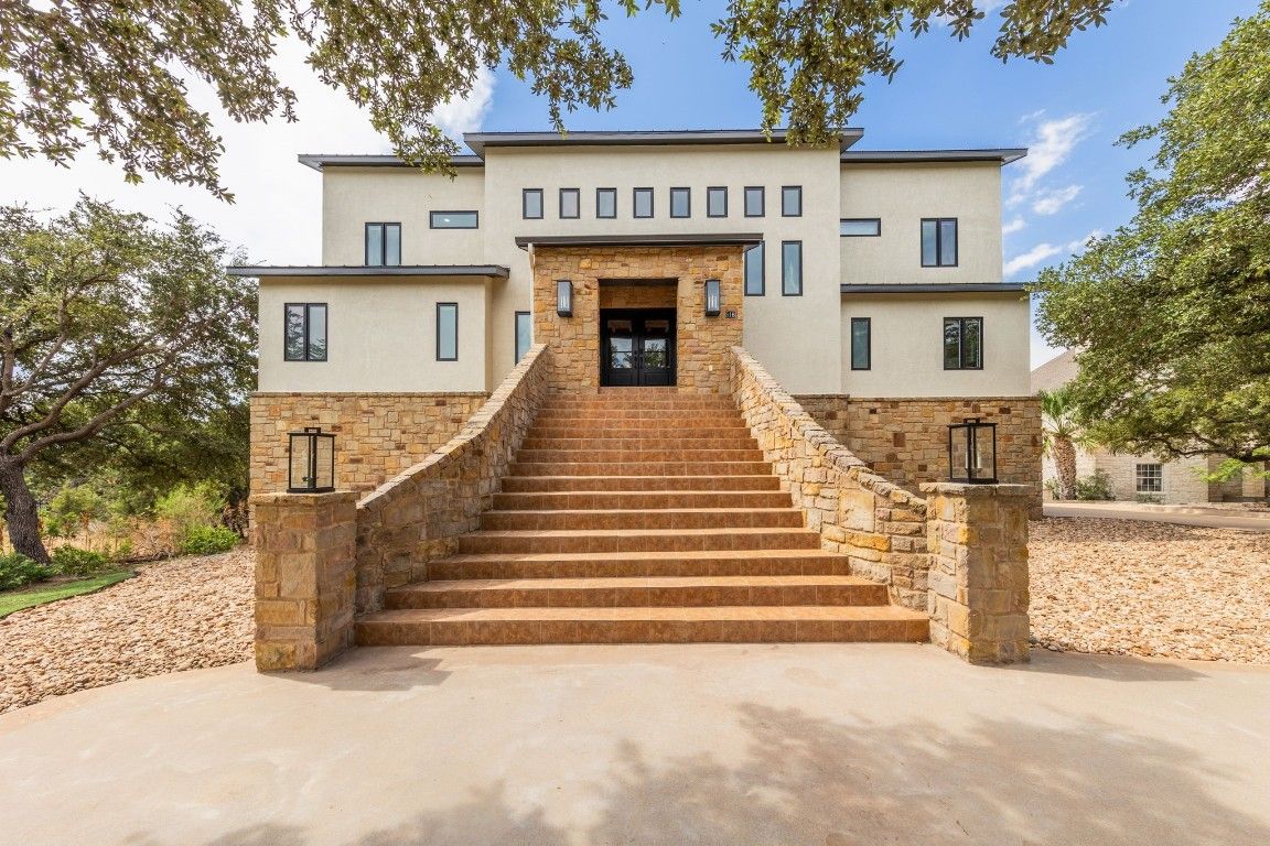 Exterior, Facade, Modern