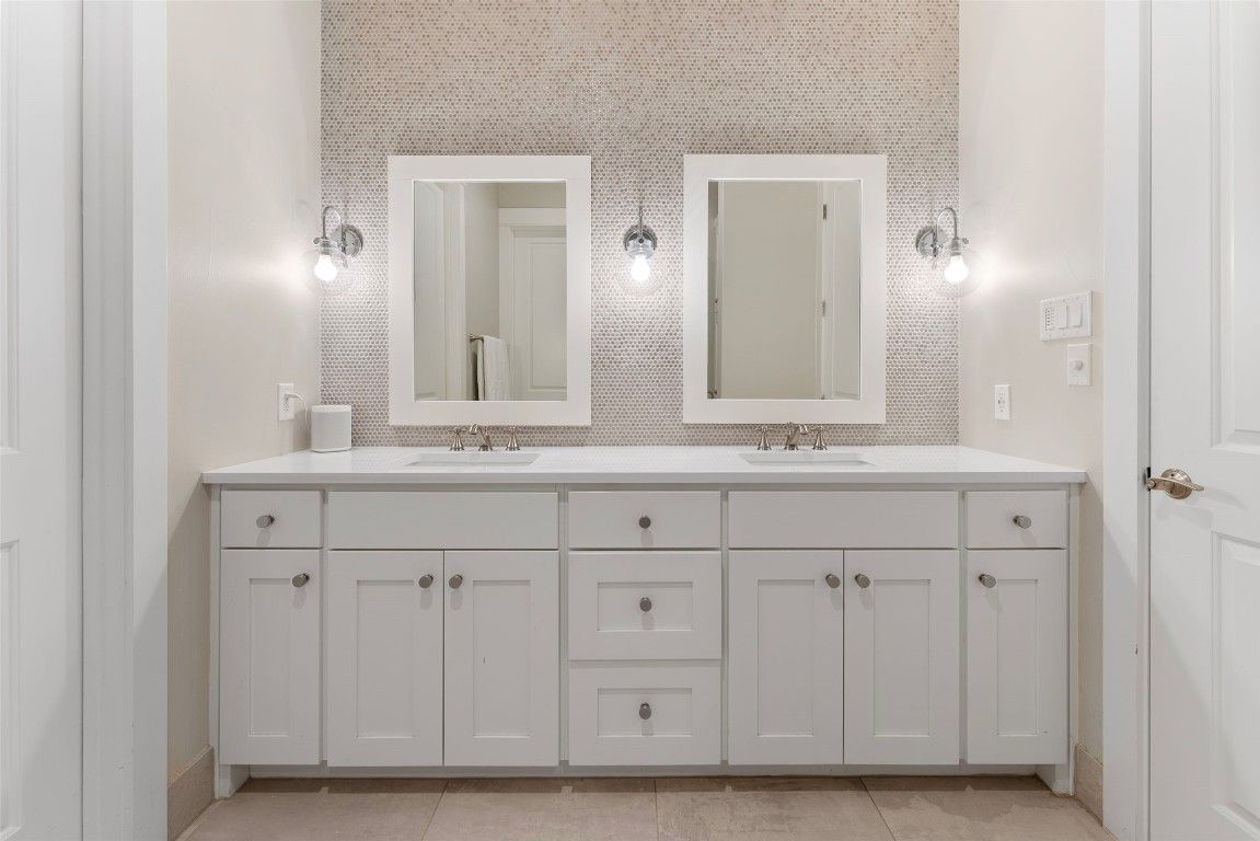 Bathroom, Dual Sink Vanities, Interior