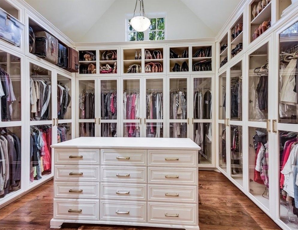 Interior, Pendant Lights, Walk-in Closets, Wood Texture Flooring