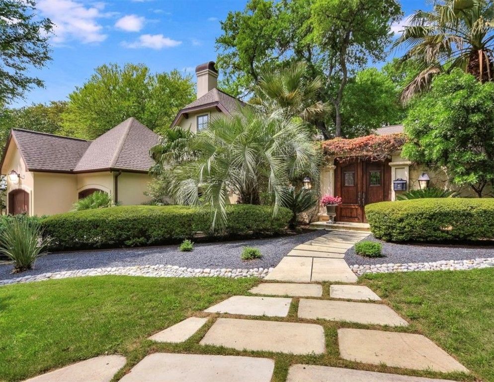 Backyard, Exterior, Facade, French Provincial
