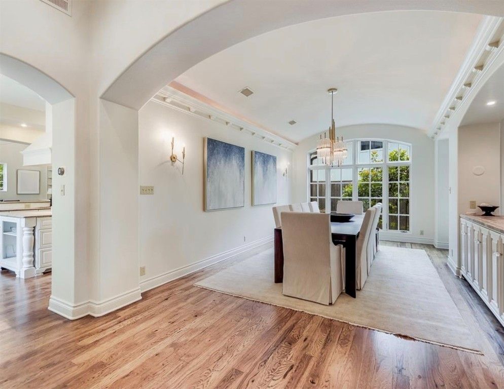 Chandelier, Dining room, Interior, Kitchen, Pendant Lights, Recessed Lighting, Wood Texture Flooring