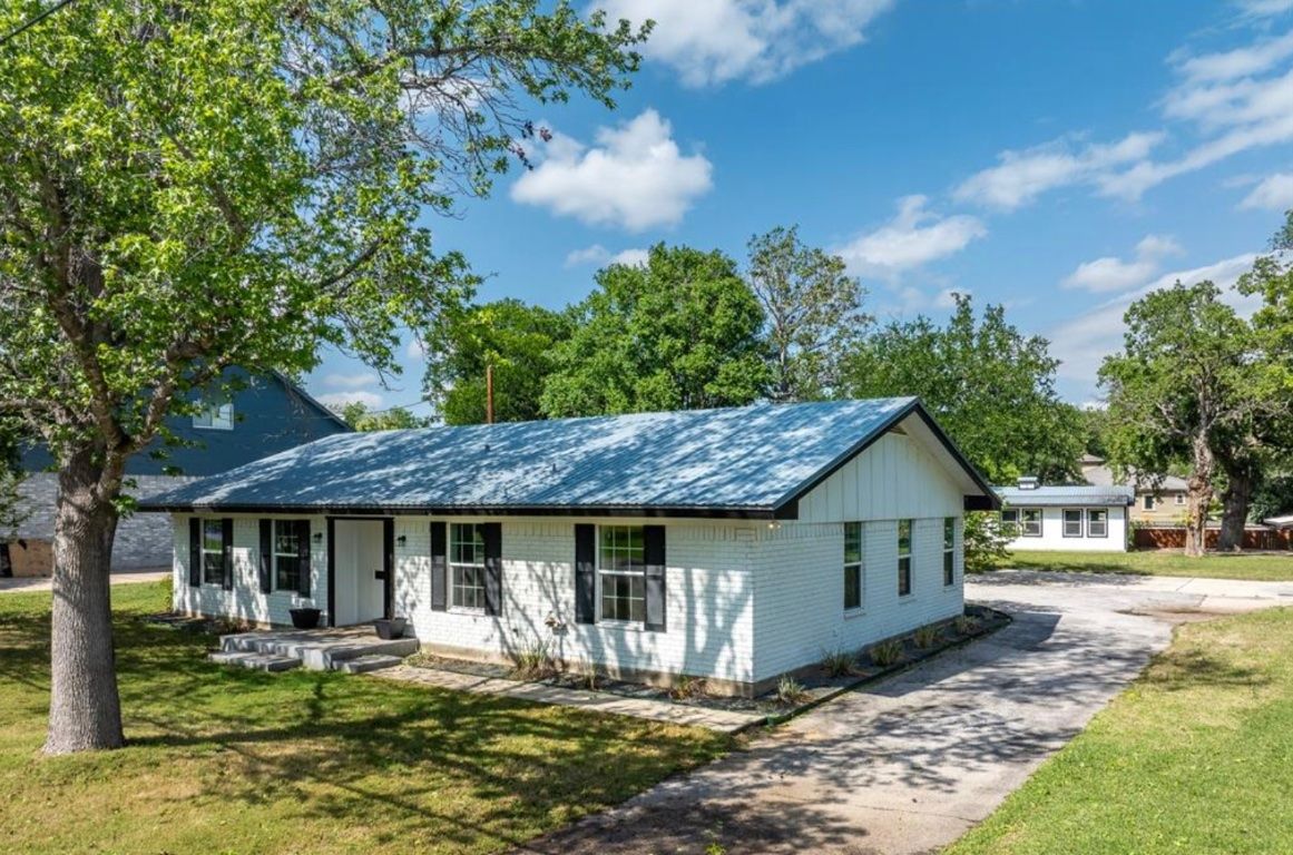 Exterior, Facade, Cape Cod