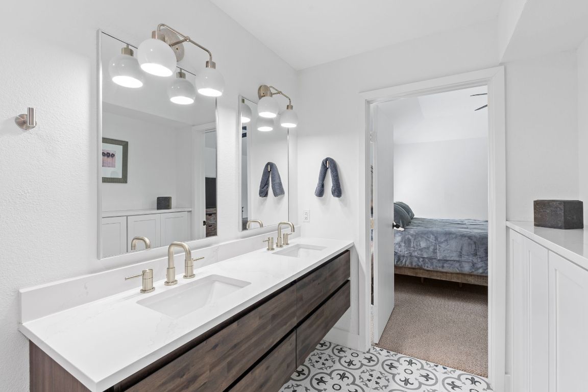 Bathroom, Bedroom, Dual Sink Vanities, Interior