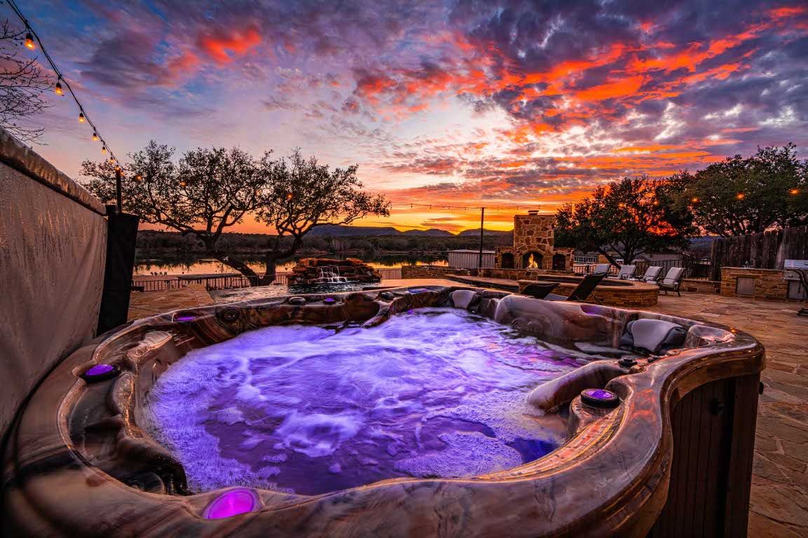 Exterior, Hot Tub