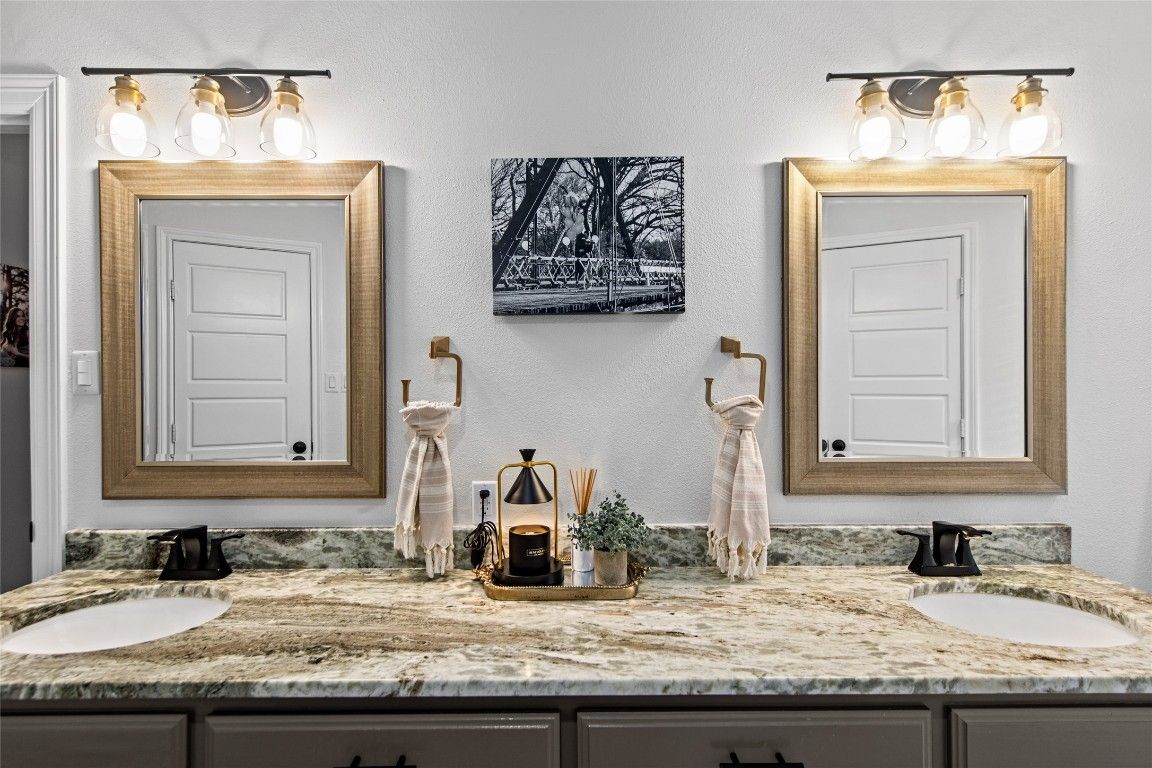 Bathroom, Dual Sink Vanities, Interior