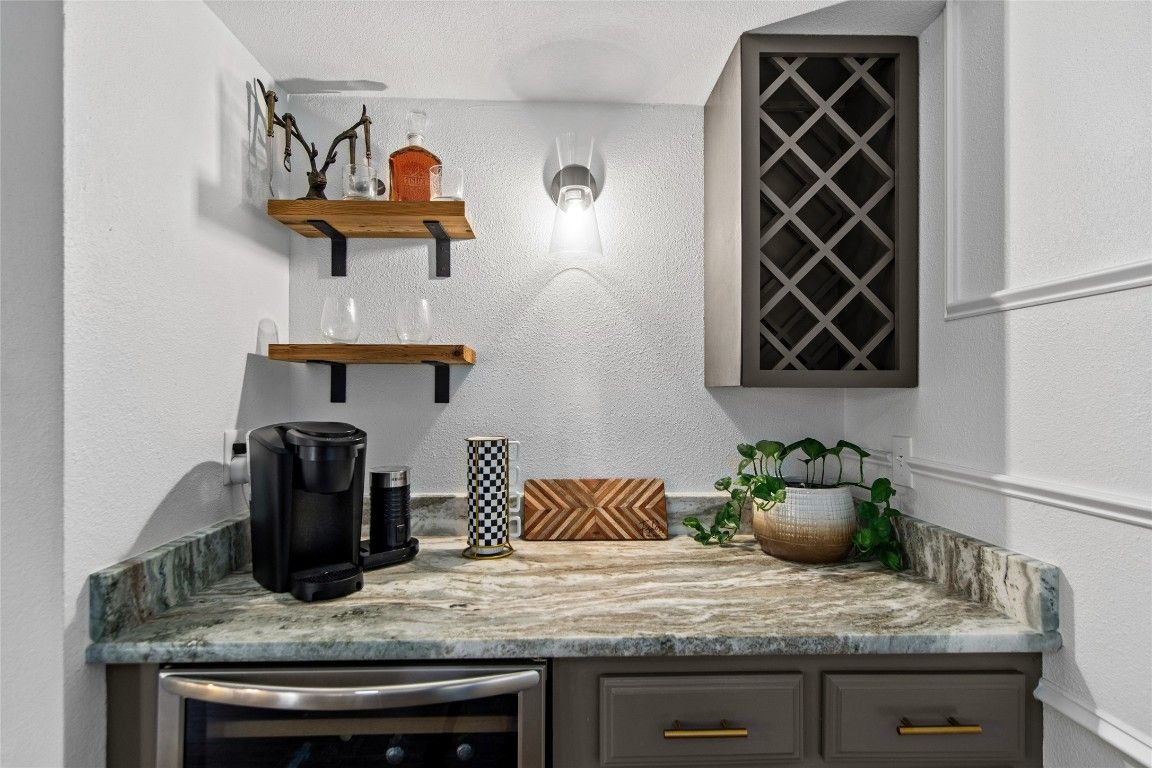Interior, Stainless Steel Appliances