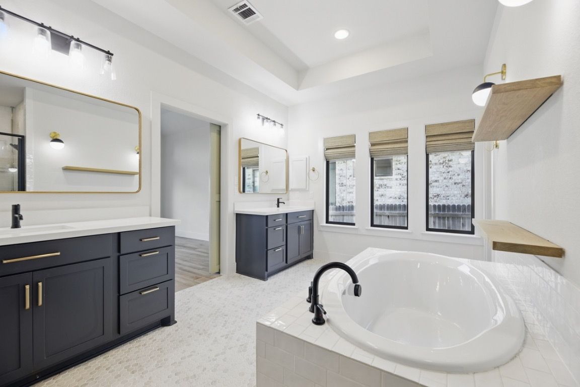 Bathroom, Dual Sink Vanities, Interior, Recessed Lighting