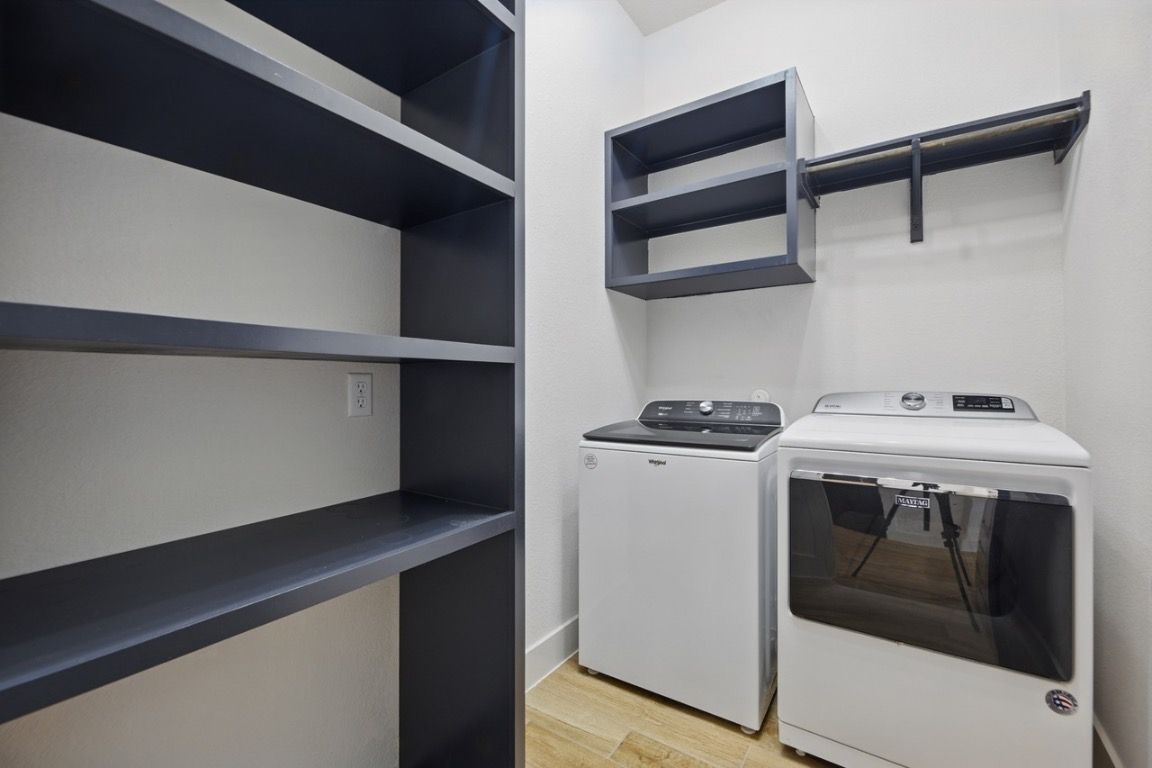 Interior, Washer, Wood Texture Flooring