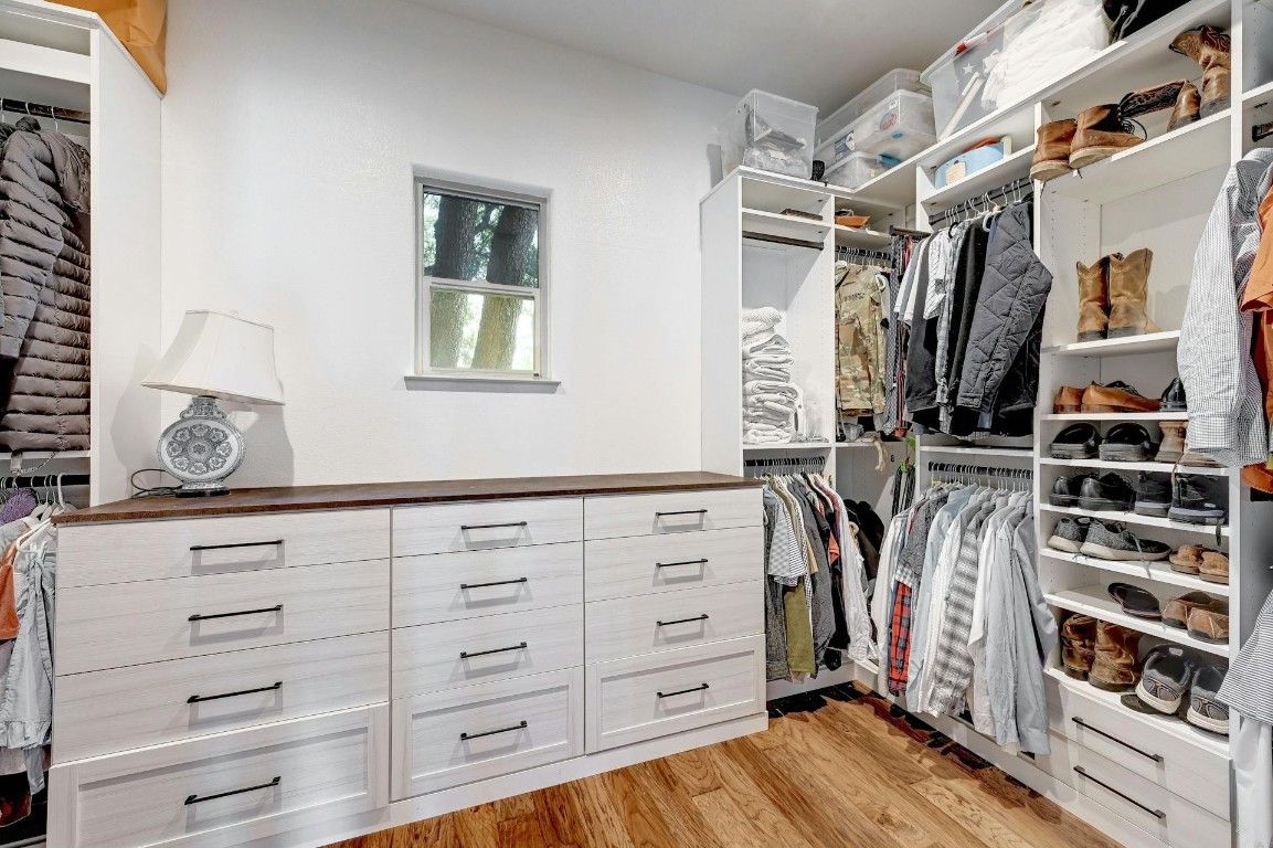 Interior, Walk-in Closets, Wood Texture Flooring