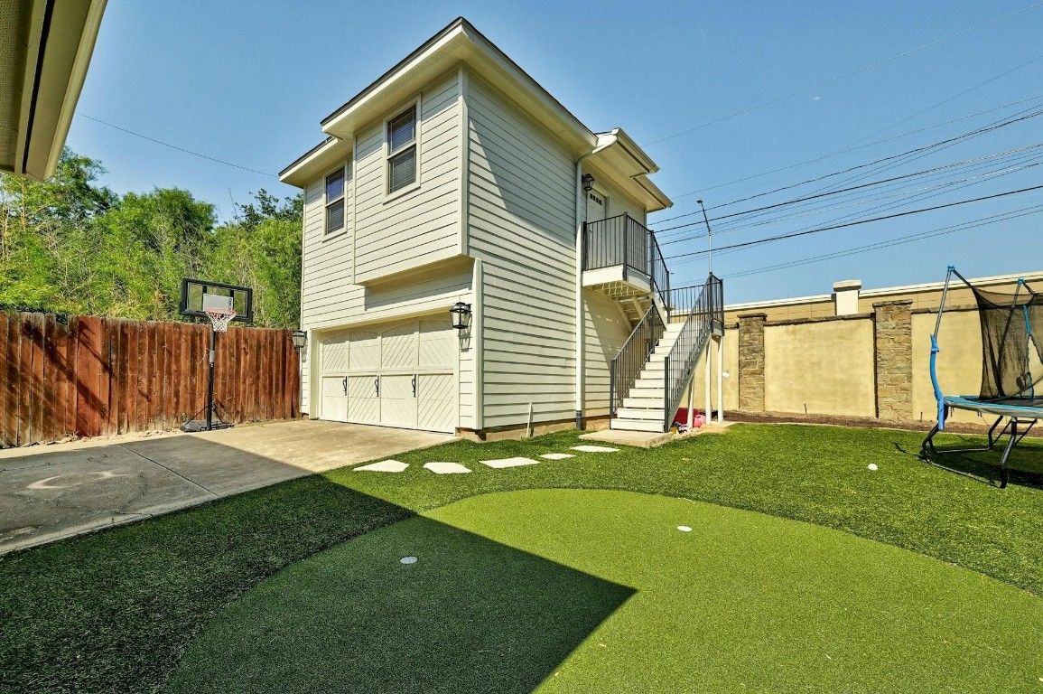 Backyard, Exterior