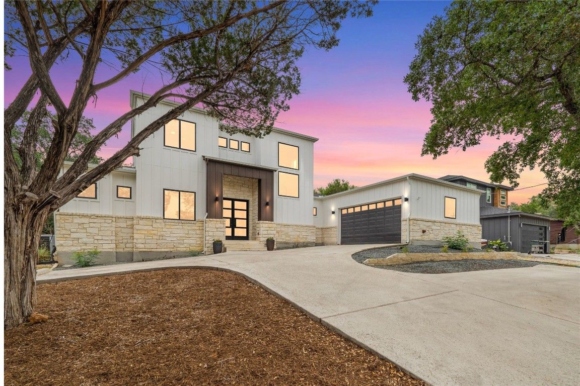Attached, Exterior, Facade, Farmhouse