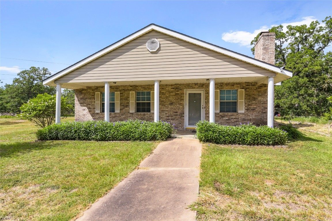 Exterior, Facade, Brick Facade, Ranch