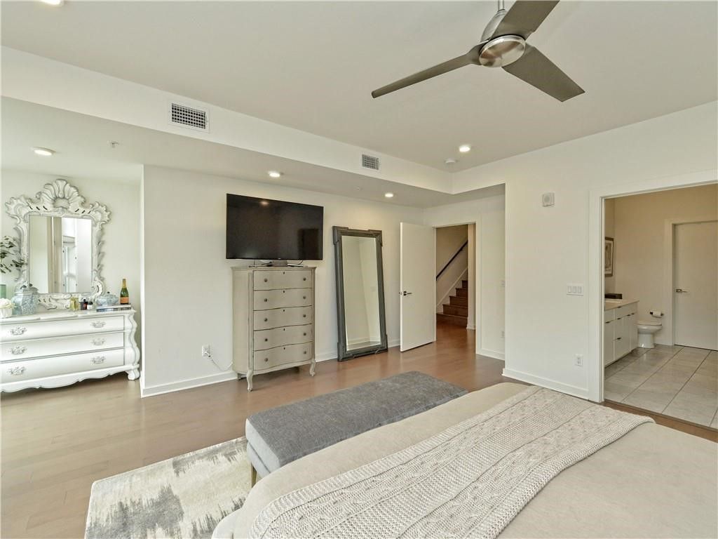 Bathroom, Interior, Recessed Lighting, Wood Texture Flooring