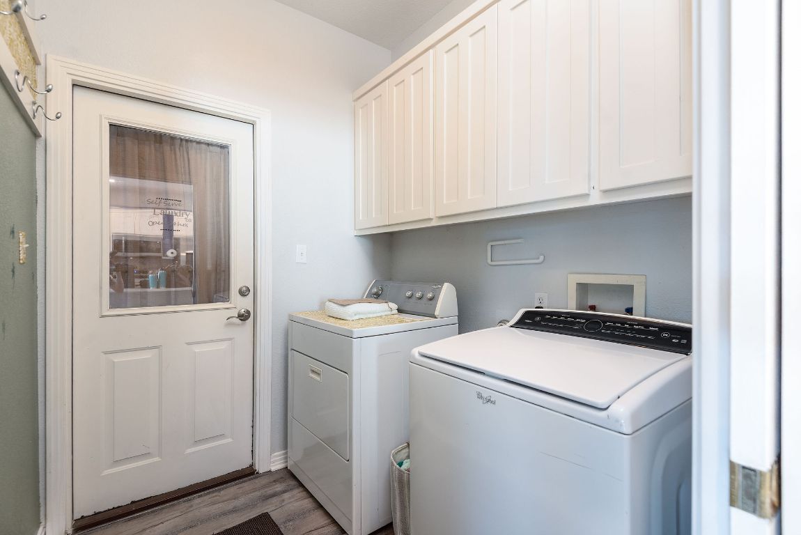 Interior, Washer, Wood Texture Flooring