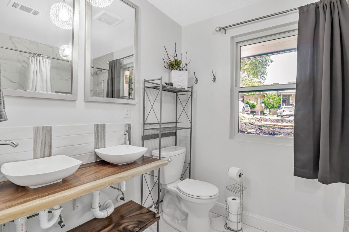Bathroom, Dual Sink Vanities, Interior