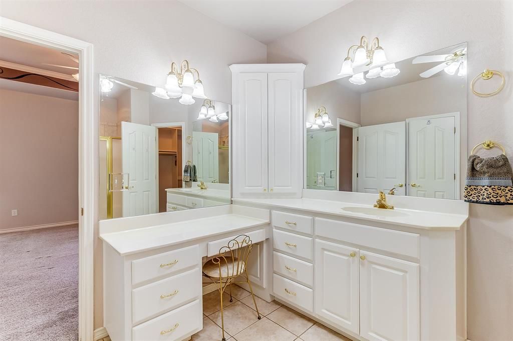 Bathroom, Dual Sink Vanities, Interior