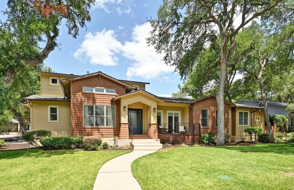 Exterior, Facade, Ranch