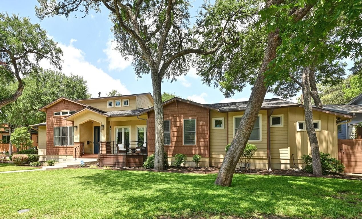 Backyard, Exterior, Facade, Brick Facade, Ranch