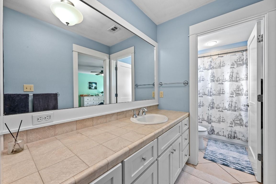 Bathroom, Interior, Tile Countertops
