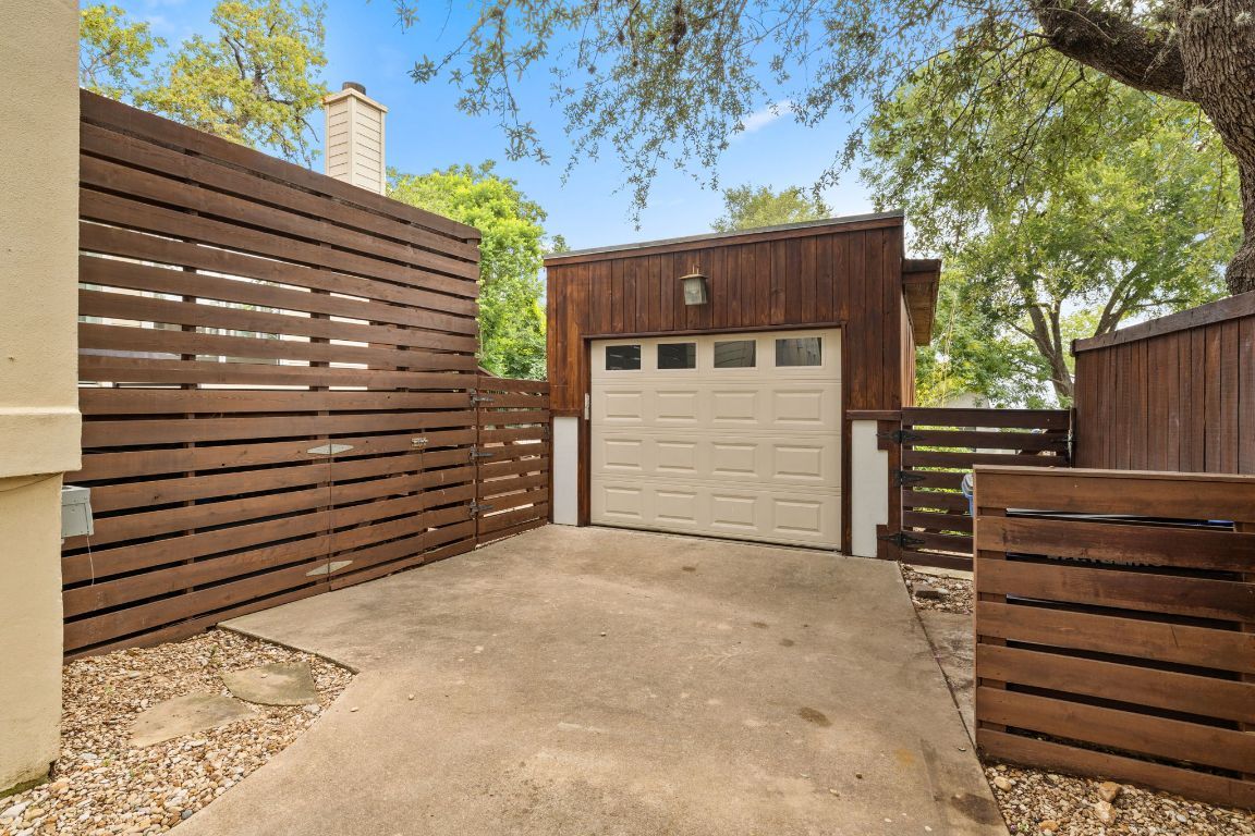 Detached Garage, Exterior