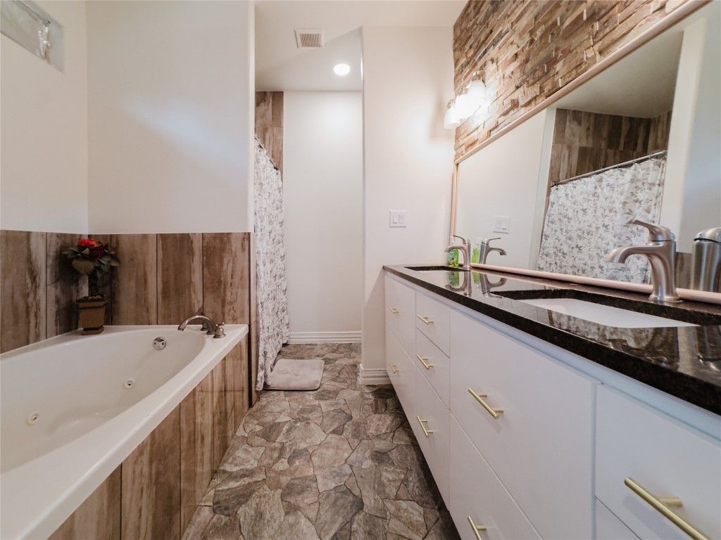 Bathroom, Interior, Recessed Lighting