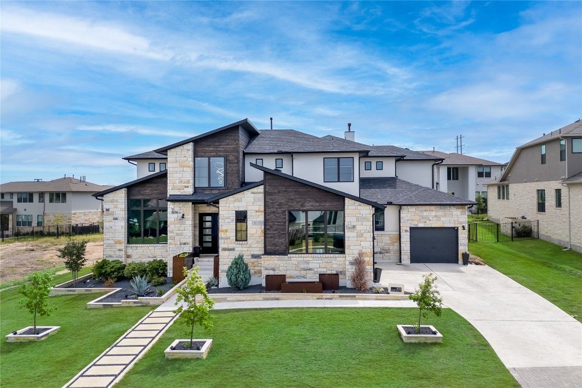 Attached, Backyard, Exterior, Facade, Modern