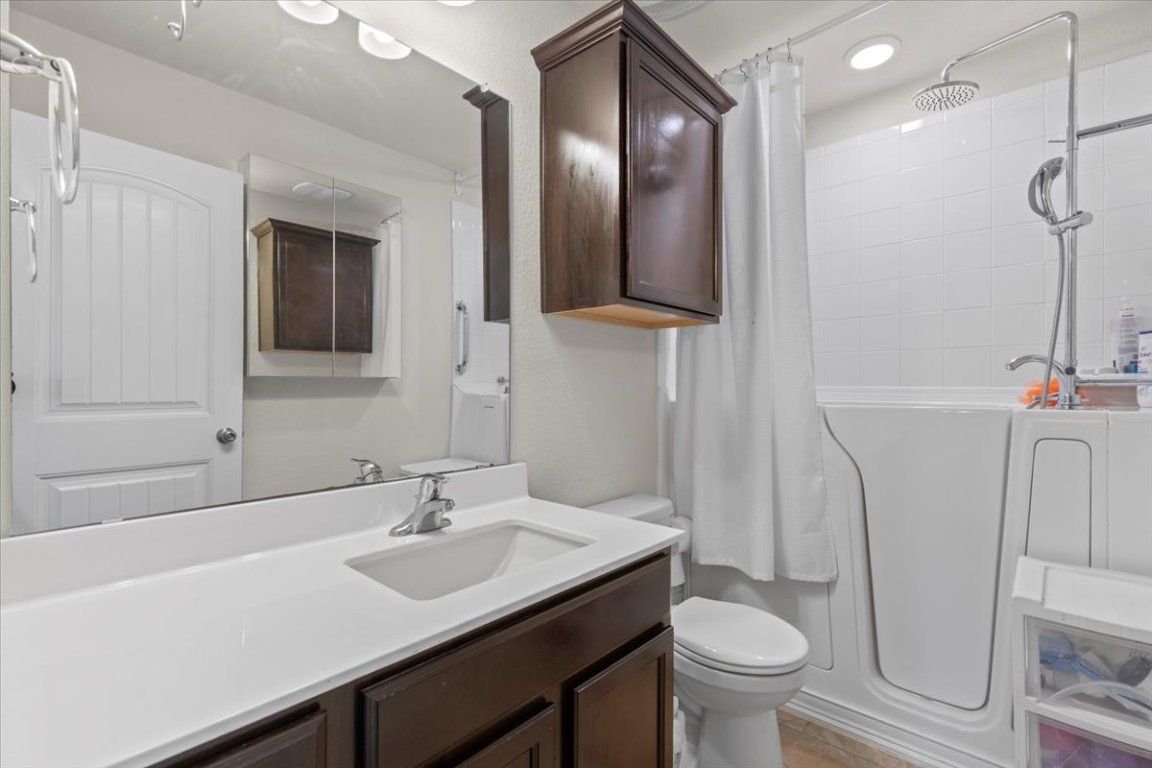 Bathroom, Interior, Recessed Lighting