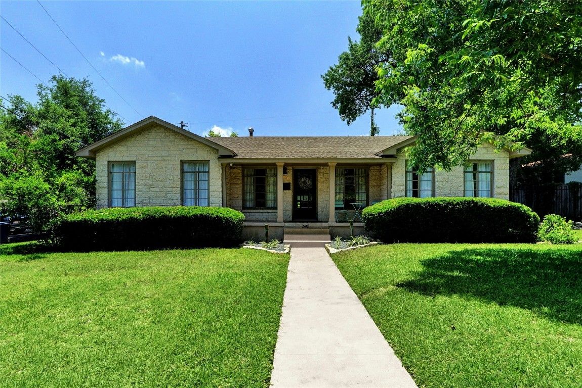 Backyard, Exterior, Facade, Ranch