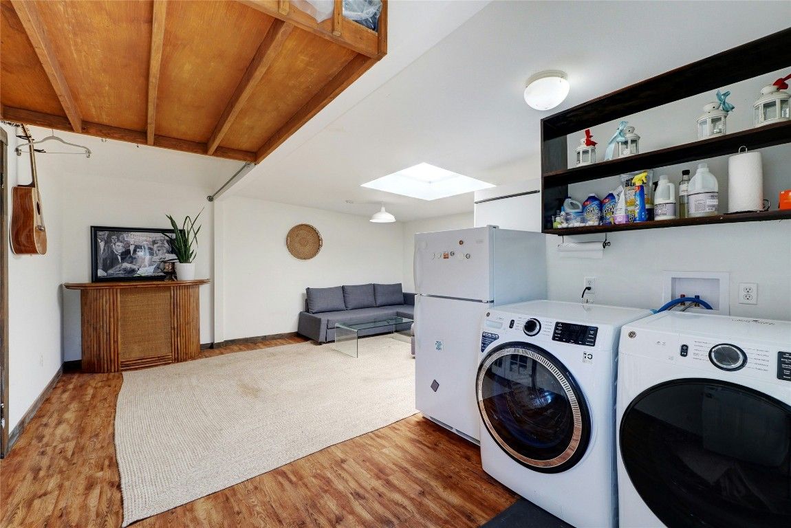 Interior, Washer, Wood Texture Flooring