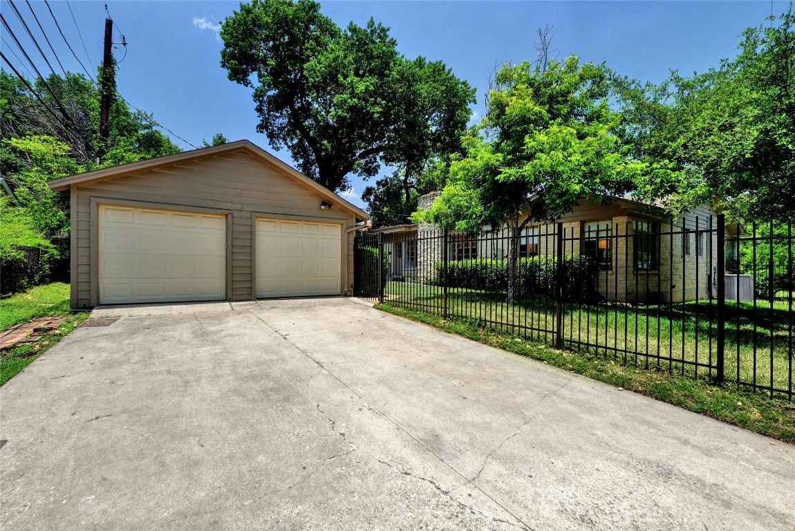 Detached Garage, Exterior