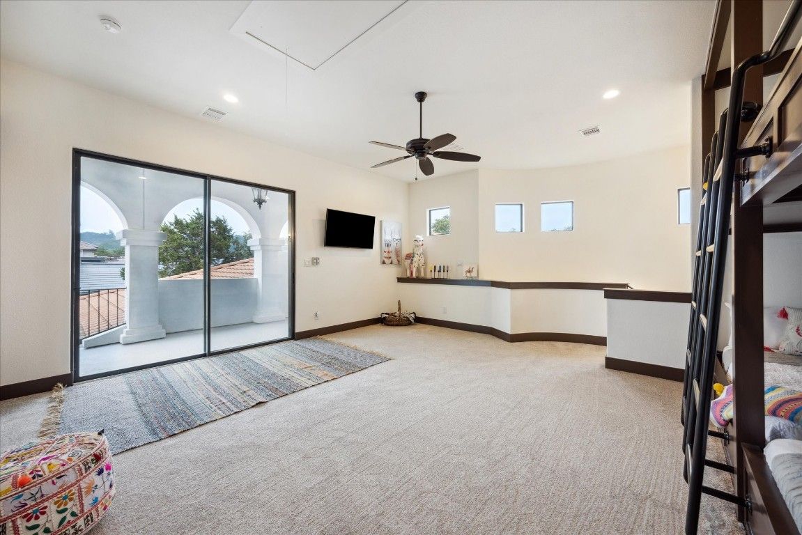 Empty room, Interior, Recessed Lighting