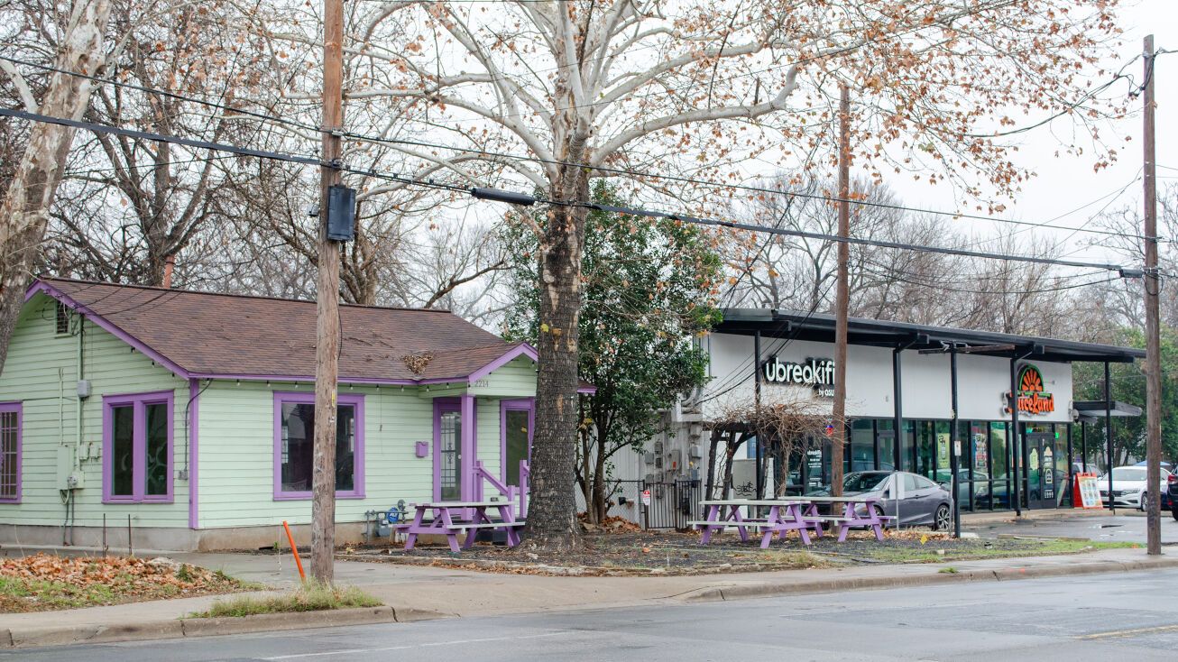 Exterior, Facade, Ranch