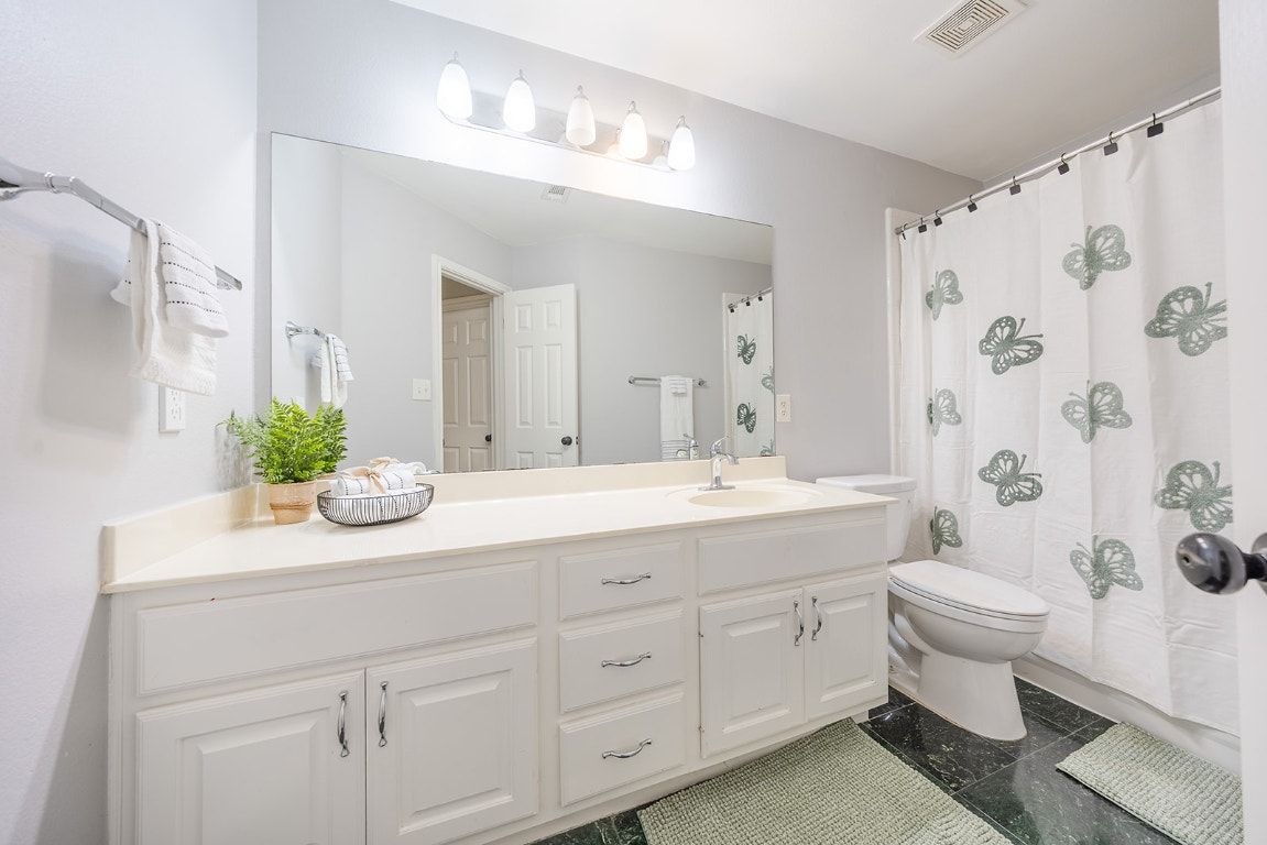 Bathroom, Dual Sink Vanities, Interior