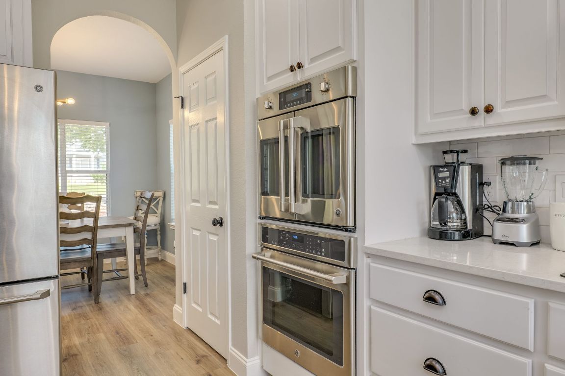 Dining room, Interior, Kitchen, Stainless Steel Appliances, Wood Texture Flooring