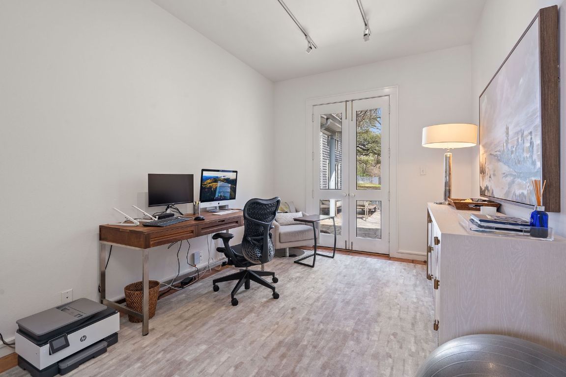 Home Office, Interior