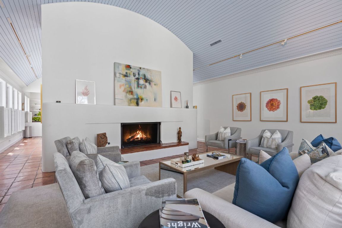 Fireplace, Interior, Living room