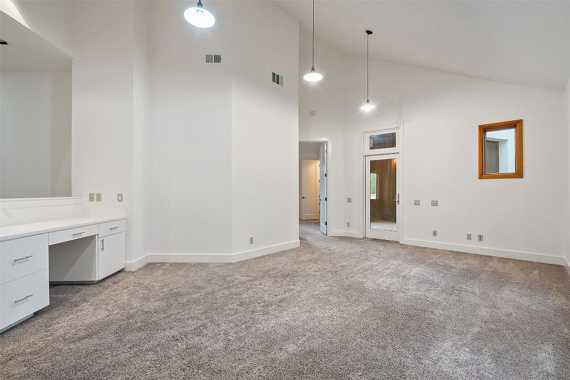Empty room, Interior, Pendant Lights
