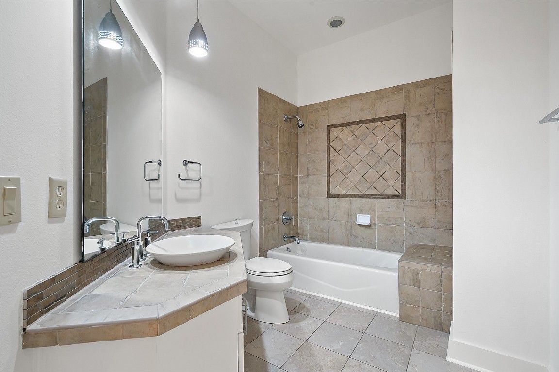 Bathroom, Interior, Tile Countertops
