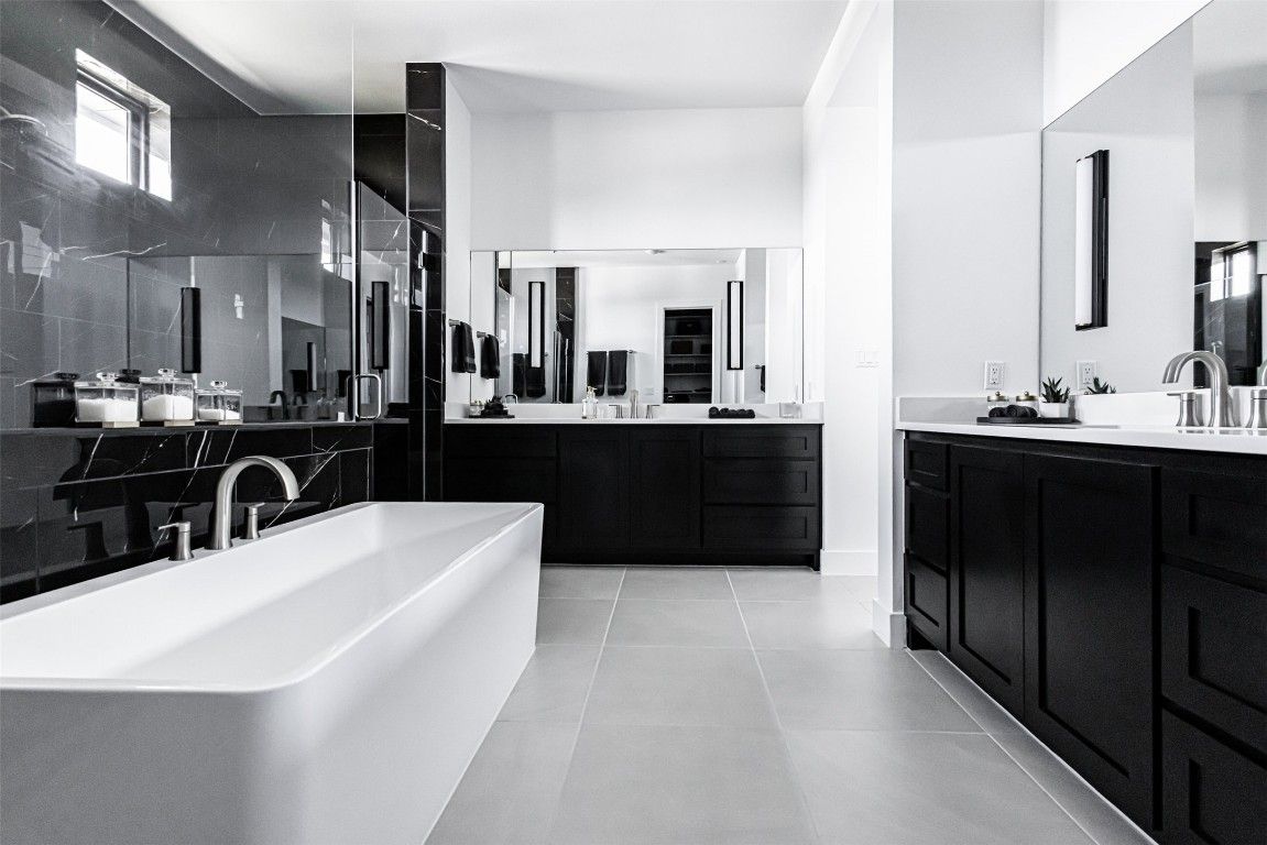 Bathroom, Dual Sink Vanities, Interior