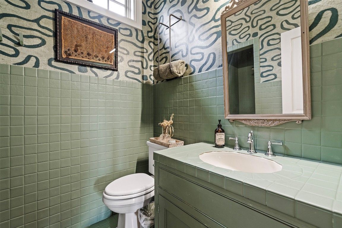 Bathroom, Interior, Tile Countertops
