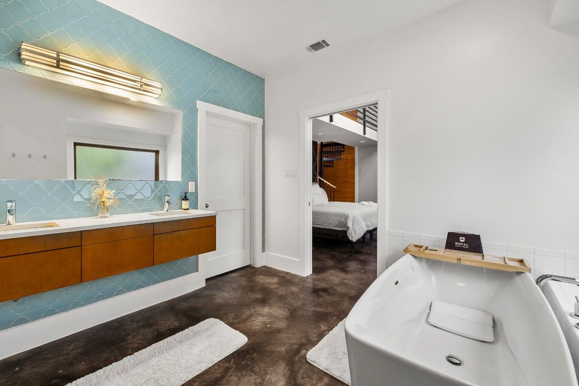 Bathroom, Bedroom, Dual Sink Vanities, Interior