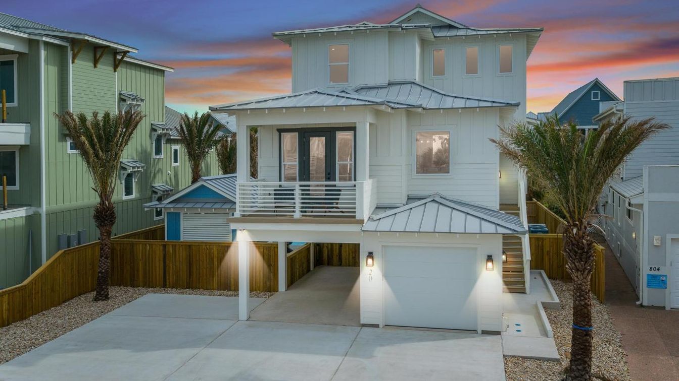 Attached, Exterior, Facade, Modern