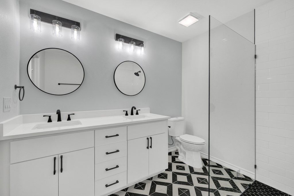 Bathroom, Dual Sink Vanities, Interior