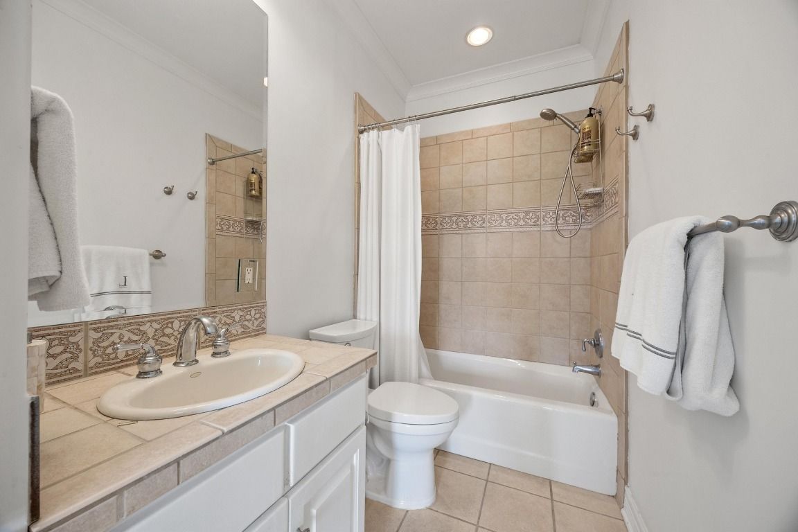 Bathroom, Interior, Recessed Lighting, Tile Countertops